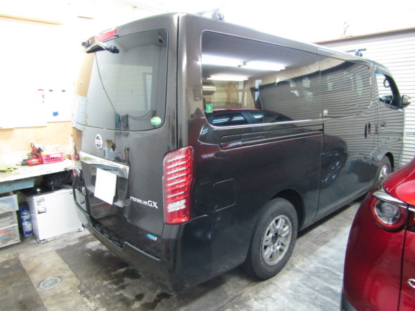 日産 NV350 キャラバン CBA-KS2E26 カーフィルム シルフィード8％施工カーフィルム ゴーストフィルム 自動車スモーク スパッタゴールド 通販