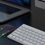 ワイヤレスマウス Bluetoothマウス 小型 USB充電式 無線マウス スリムな充電式 ポータブル 七色LEDライト3レベルのDPI調整可能 2.4G ワイヤレス/ Bluetooth デュアルモードマウス (ブラック)